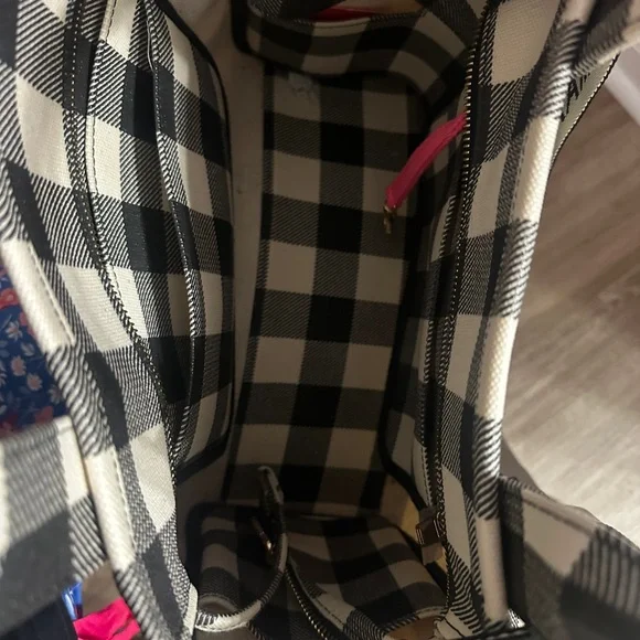 Elegant Checkered Tote Bag - Black and Cream - Picture 7 of 10